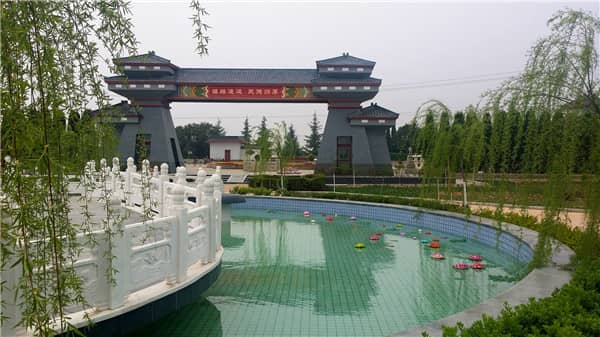 西安漢皇樹葬墓園為何能獲得“紫鉆陵園”的榮譽稱號，這一稱號對其有何意義？