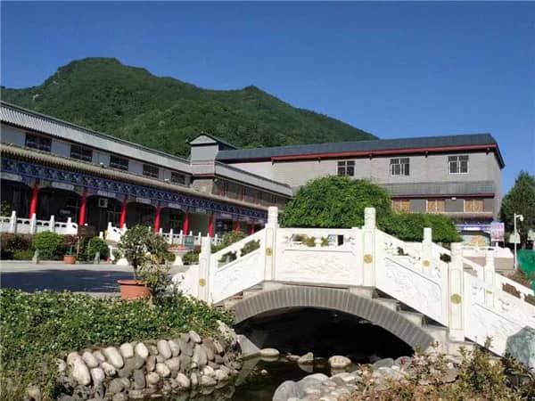 西安九龍山公墓的不同園區之間有哪些差異？客戶在選擇時應該如何考慮？