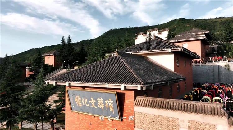 西安霸陵墓園，西安霸陵墓園的環(huán)境與服務(wù)