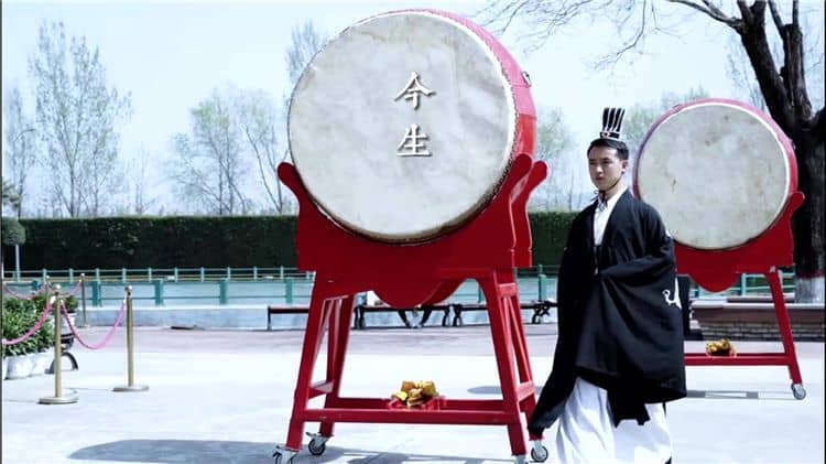 西安霸陵墓園的休閑購物區(qū)和餐廳有哪些特色，如何滿足謁陵者的多樣化需求？