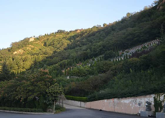 西安市高橋骨灰墓園 得天獨厚依山環(huán)抱，省心又實惠！