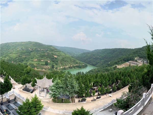 西安市高橋骨灰墓園（西安市灞橋區紅旗街辦高橋村鯨魚溝口）