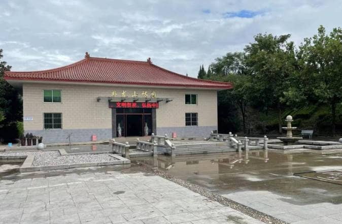 西安臥龍山墓園是什么性質的陵園？